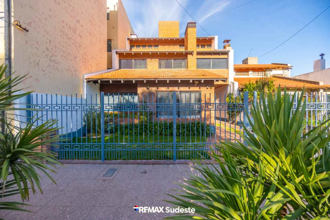 Casa tríplex en venta en Bahía Blanca, foto 2