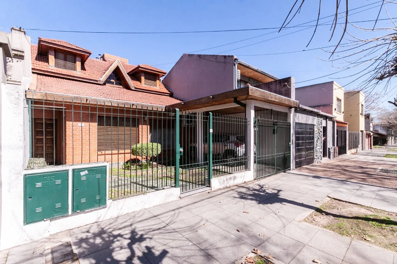 Casa de 4 ambientes en venta en Lomas de Zamora, Pedro Ignacio Rivera 900, foto 2