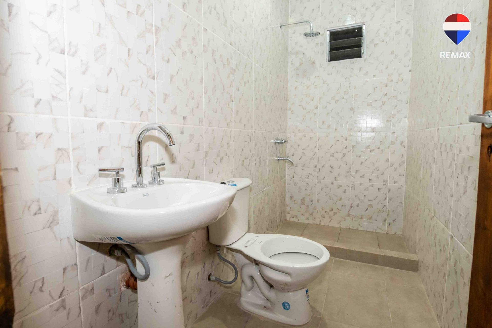 GALPON A ESTRENAR EN ALQUILER 140 M2 ZONA SUR - foto 6