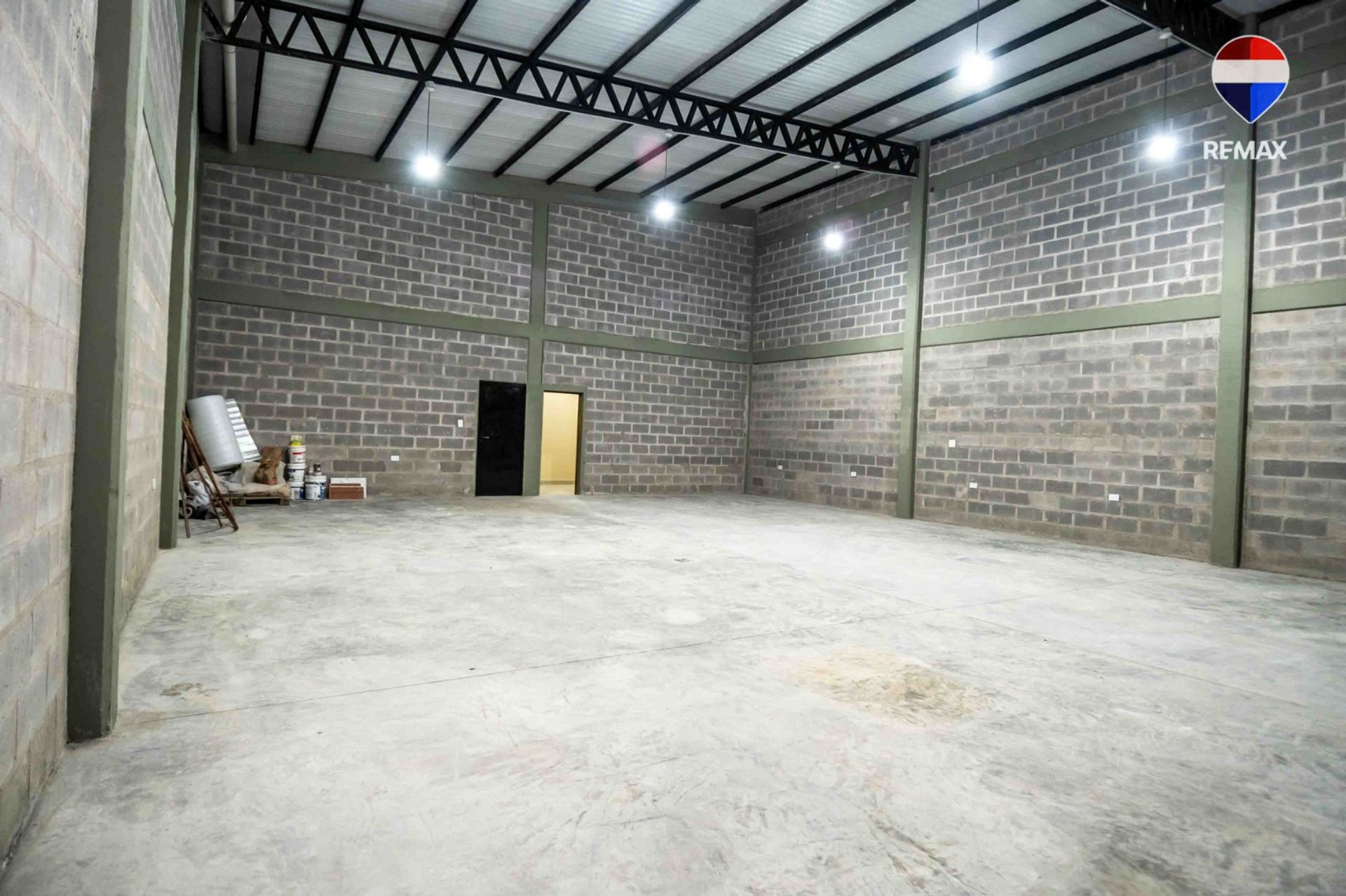 GALPON A ESTRENAR EN ALQUILER 140 M2 ZONA SUR - foto 2