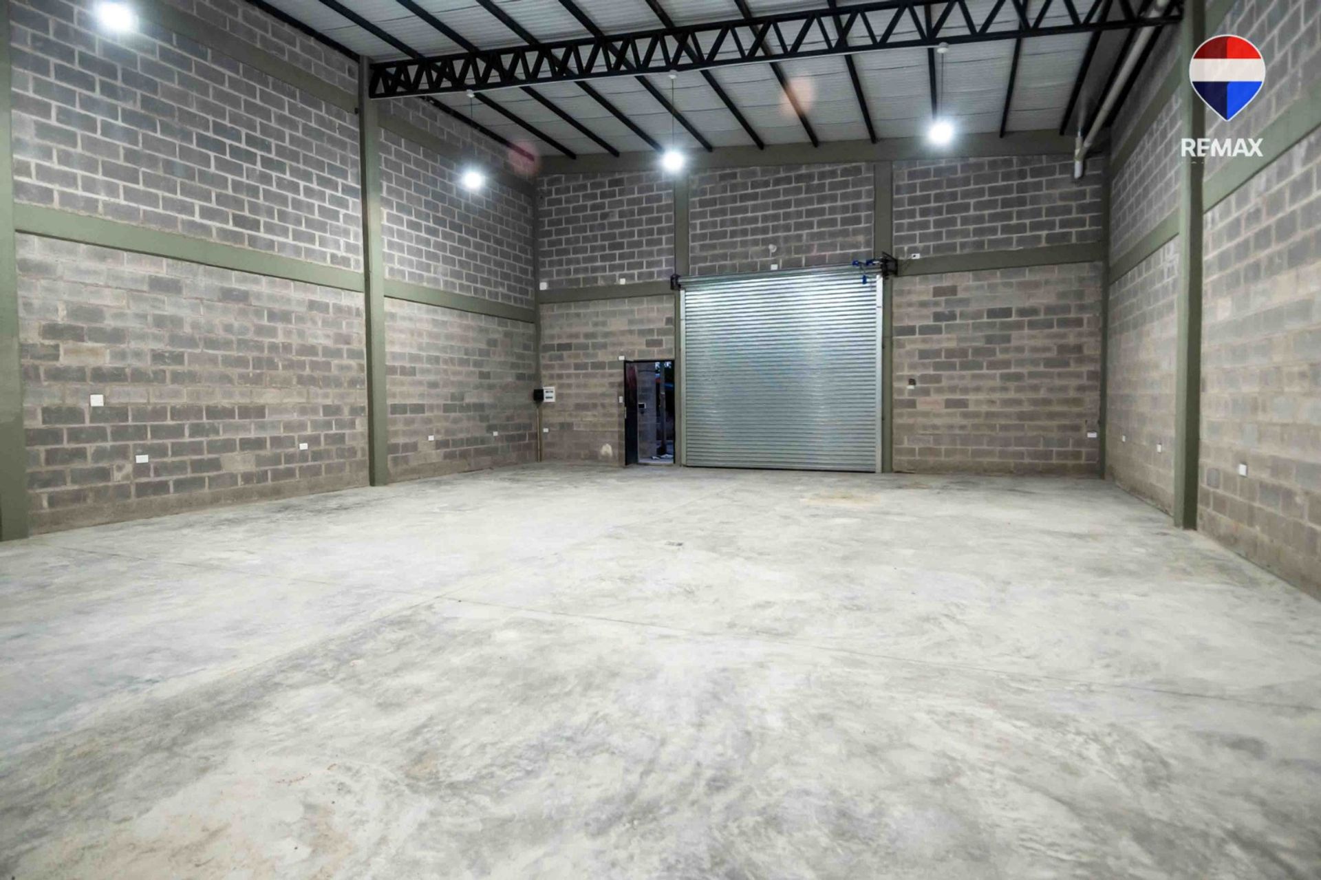 GALPON A ESTRENAR EN ALQUILER 140 M2 ZONA SUR - foto 1