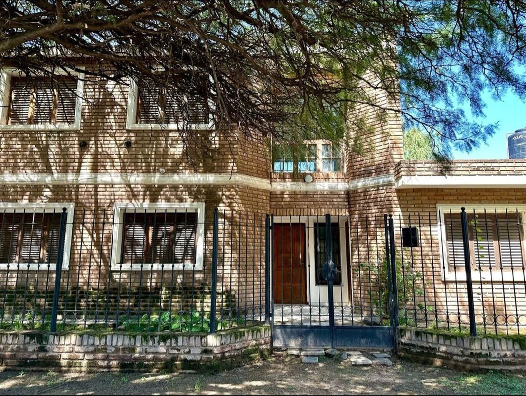 CASA EN VENTA 4 DORMITORIOS