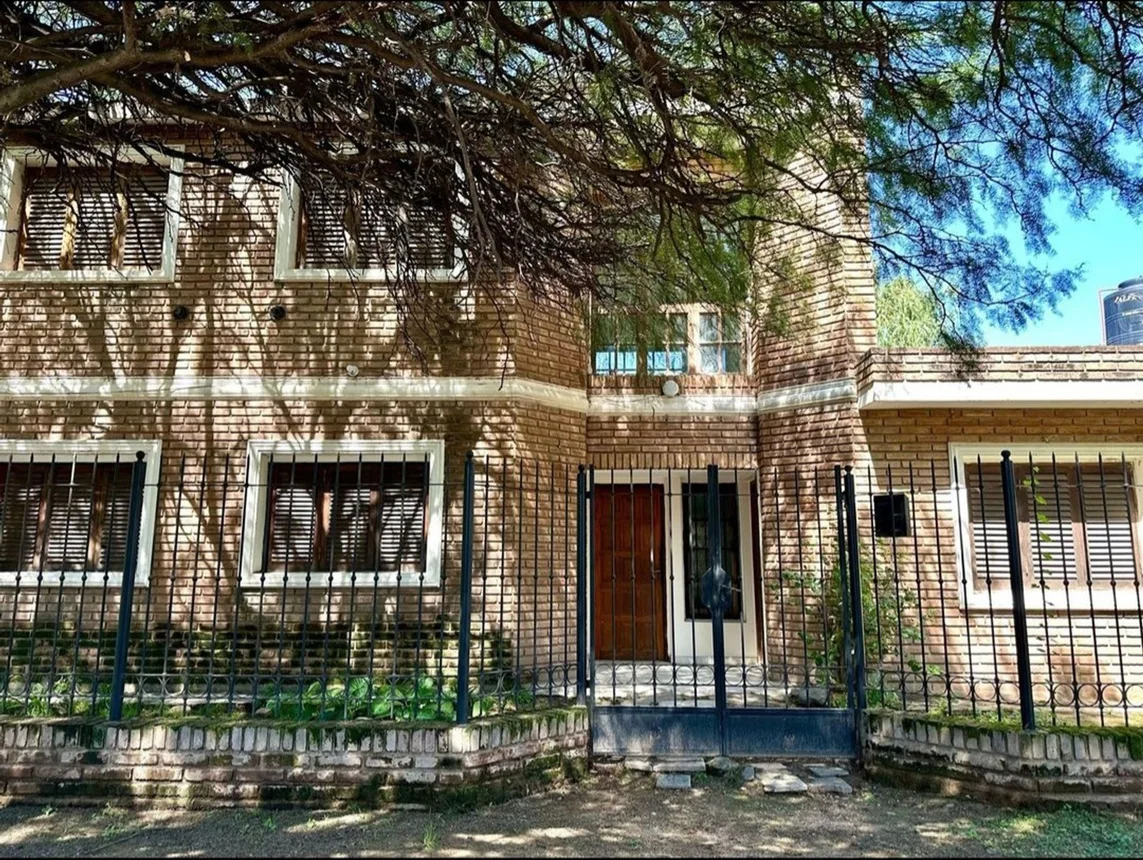 Casa de 6 ambientes en venta en Córdoba, Molleyaco 8000