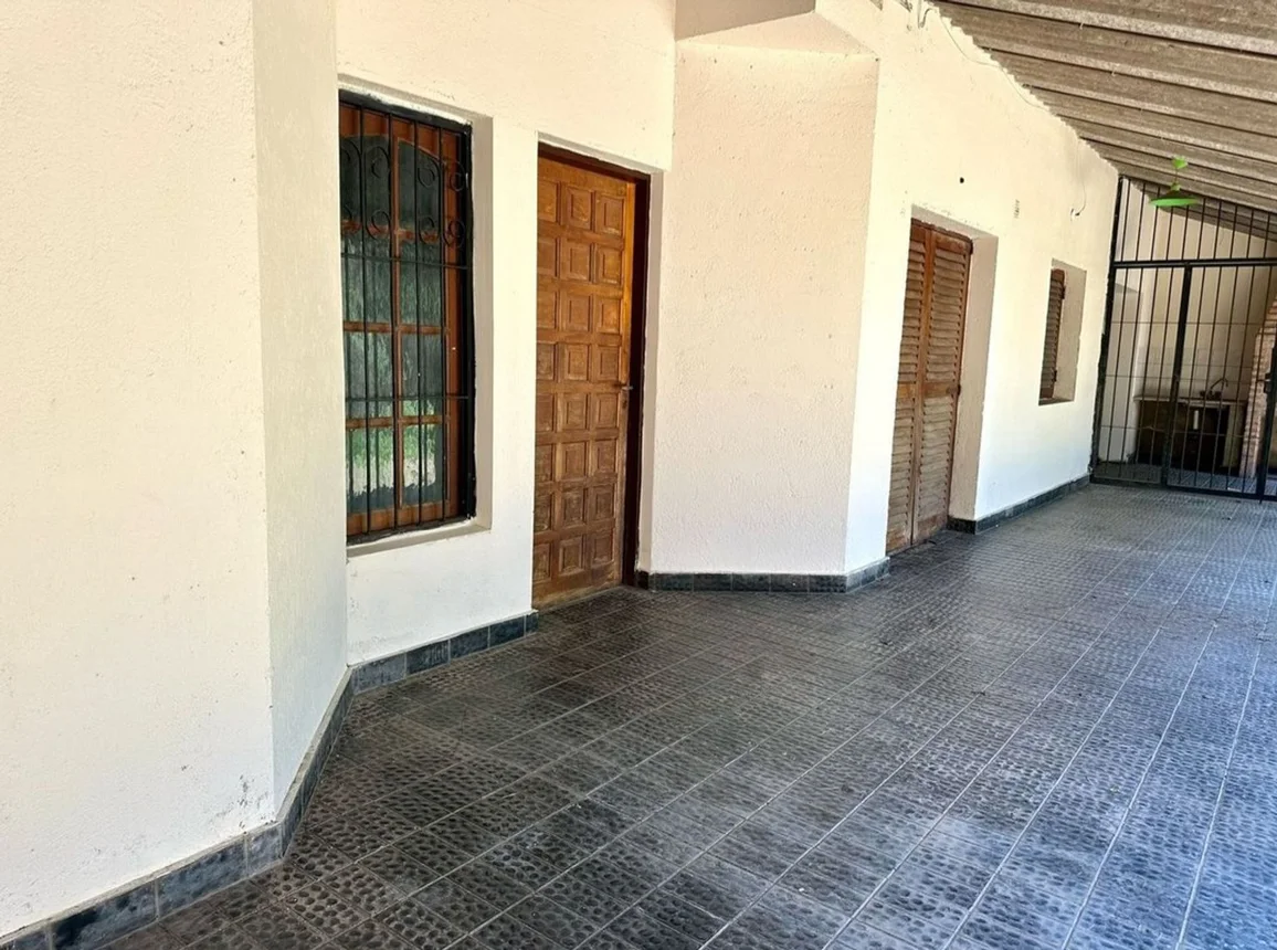 Casa de 6 ambientes en venta en Córdoba, Molleyaco 8000, foto 2