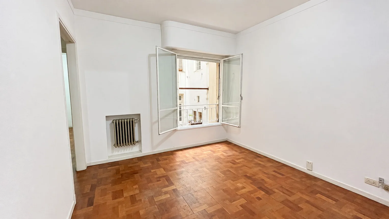 Departamento de 3 ambientes en alquiler en Monserrat, Avenida Hipólito Yrigoyen 600, foto 2