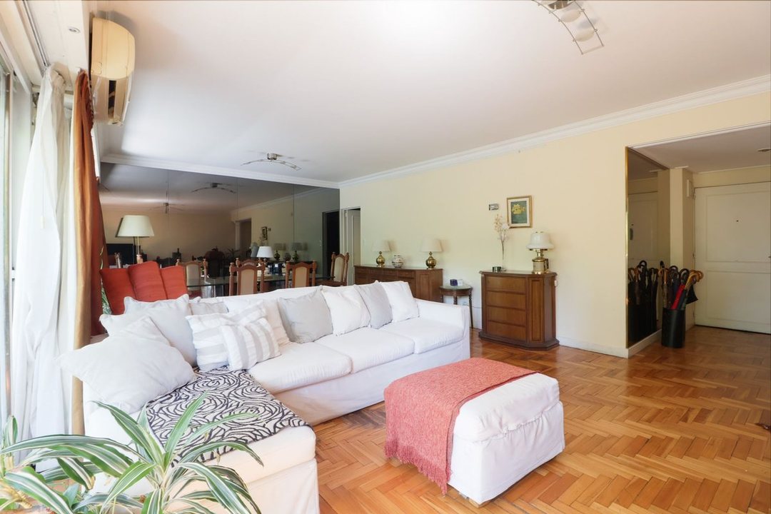 Departamento 3 amb. frente c/dep. balcón y cochera