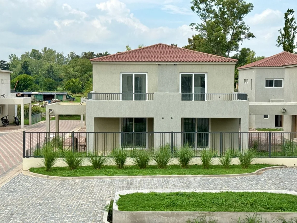 Casa dúplex en venta en Pilar
