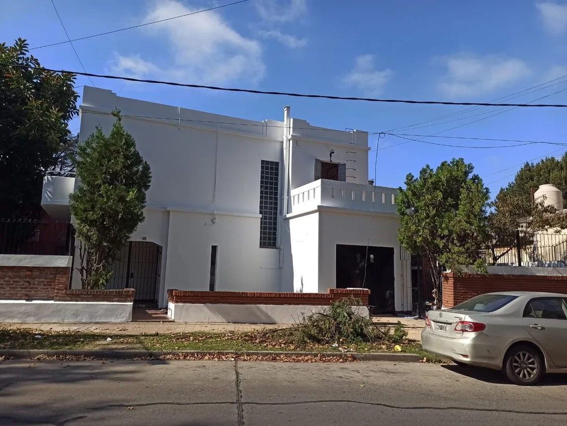 Casa de 5 ambientes en venta en Bernal Este, Avenida San Martín 700, foto 2