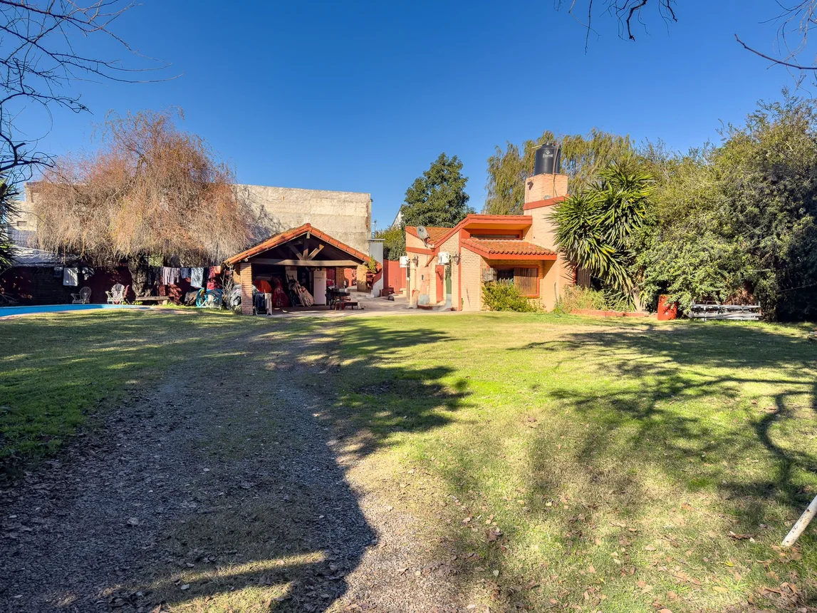 Casa de 3 ambientes en venta en Grand Bourg, América 3100