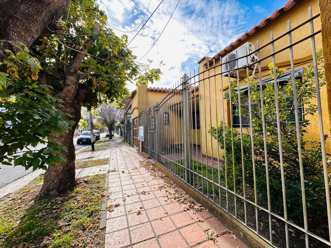 Casa de 3 ambientes en venta en Berazategui, Calle 137 1300, foto 2