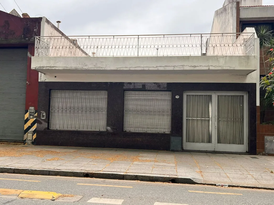 Casa de 4 ambientes en venta en Flores, Primera Junta 3300