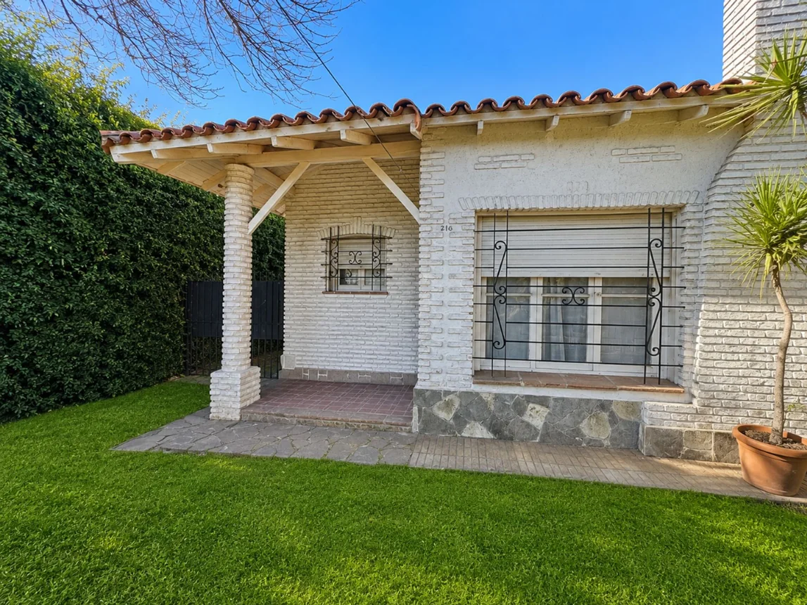 Casa en venta en Quilmes, foto 3