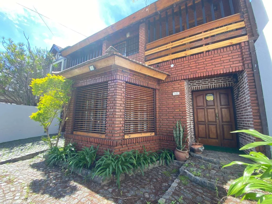 Casa de 5 ambientes en venta en Ramos Mejía, Las Heras 1500
