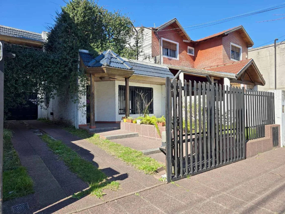 Casa en venta en Castelar, foto 2