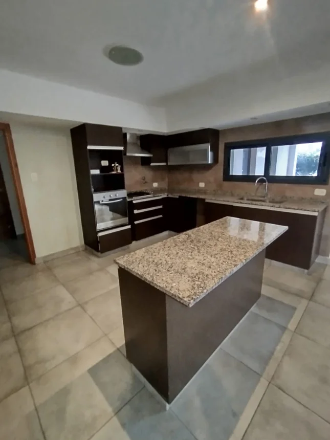 Casa de 8 ambientes en alquiler en Santa Fe, Altos de la Ribera 100, foto 3
