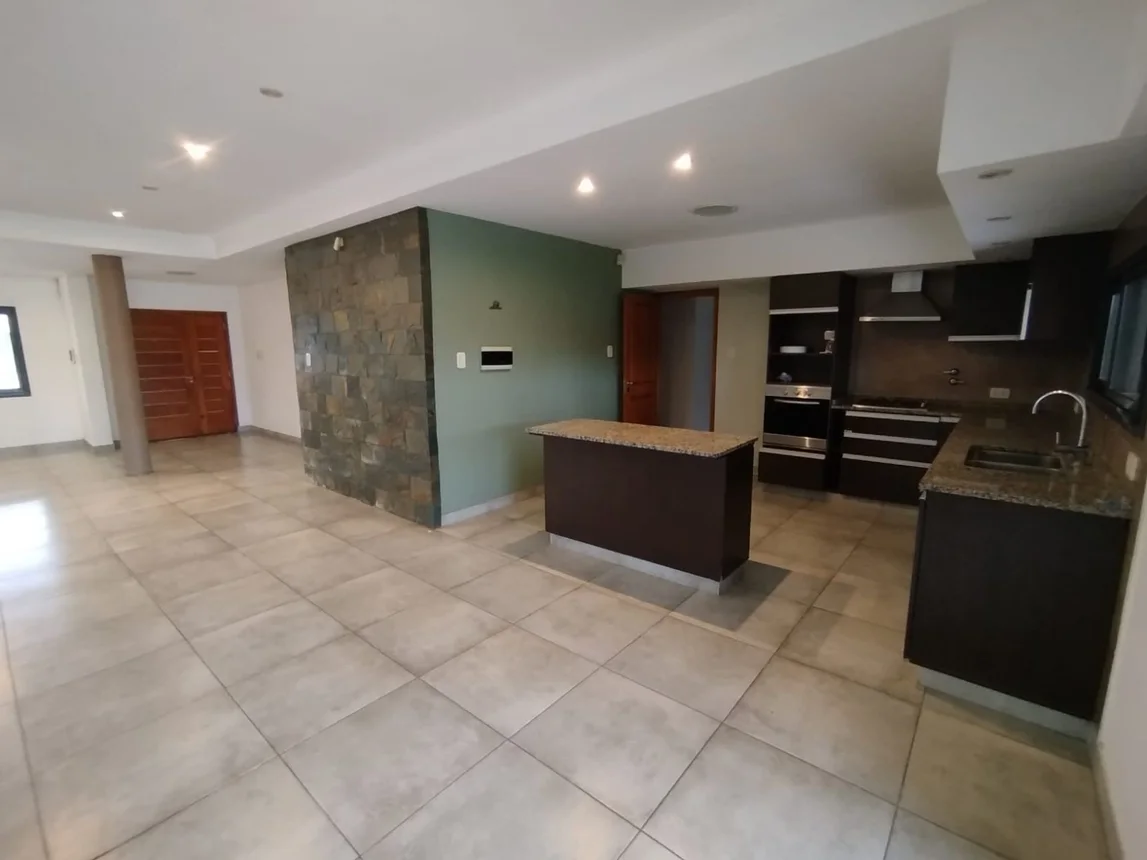 Casa de 8 ambientes en alquiler en Santa Fe, Altos de la Ribera 100