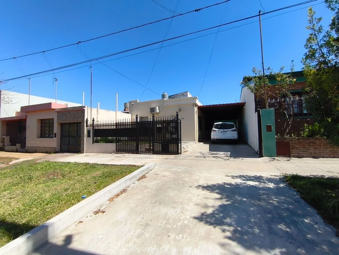 Casa de 9 ambientes en venta en Paraná, Ayacucho 1100