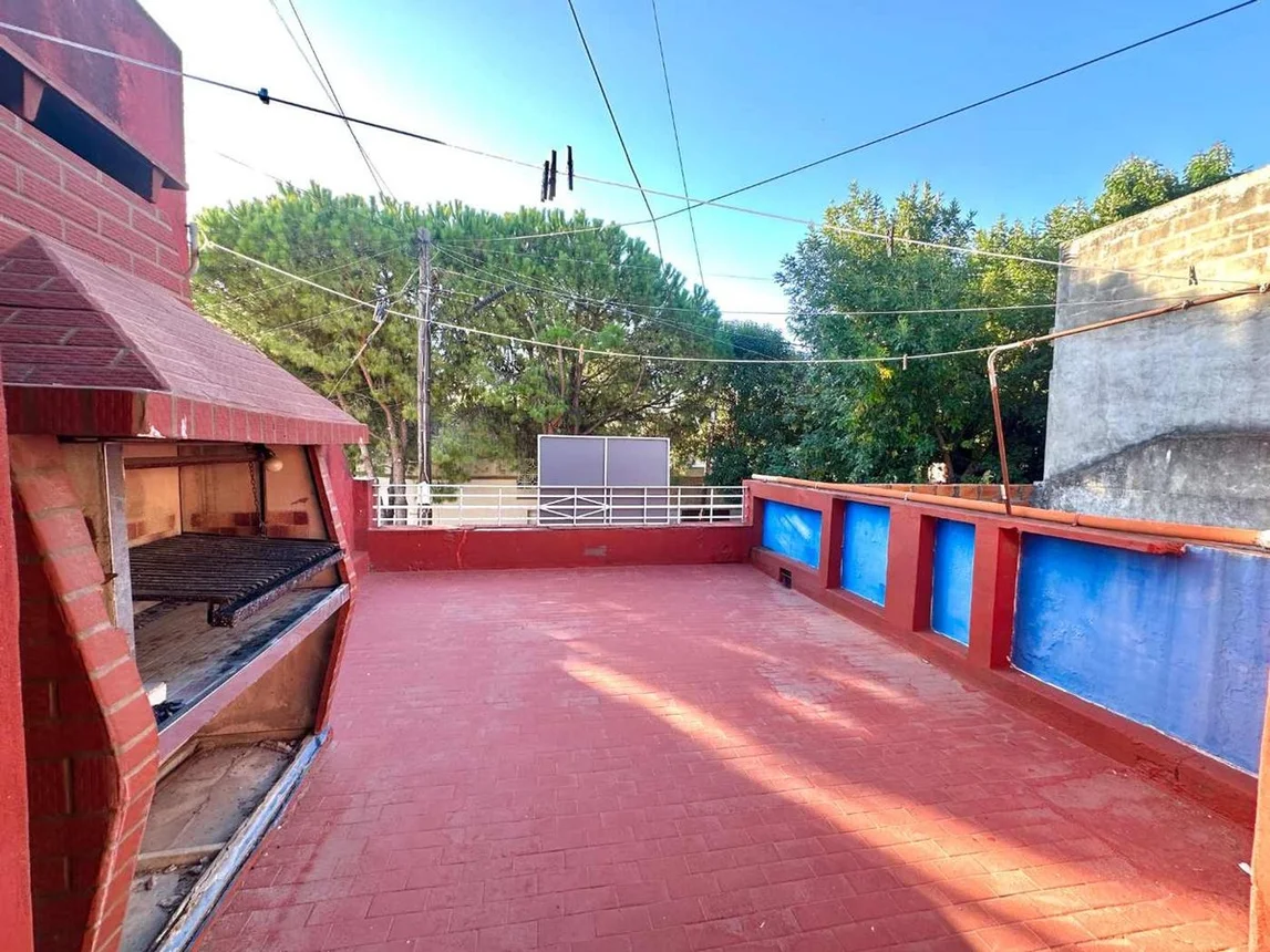 Casa de 5 ambientes en venta en Flores, Aroma 2300