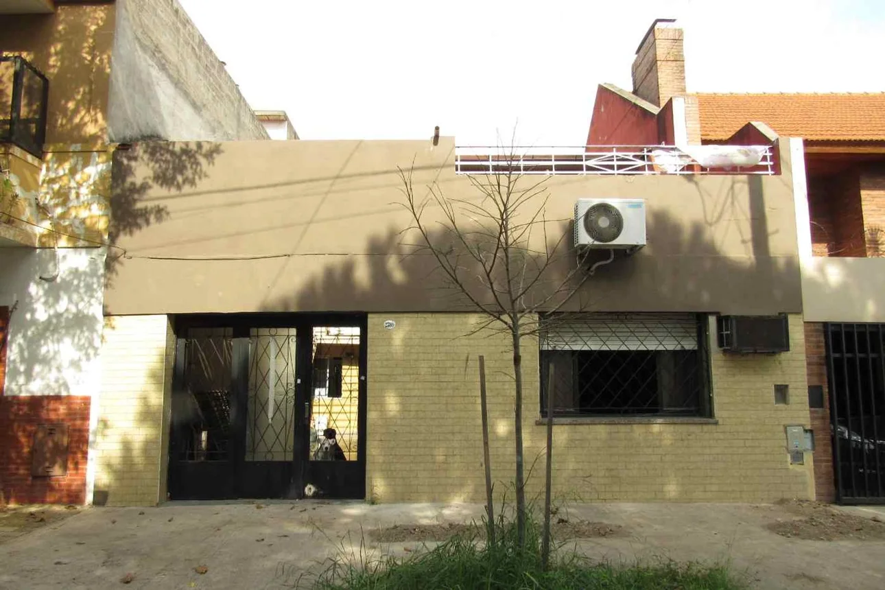 Casa de 5 ambientes en venta en Flores, Aroma 2300, foto 2