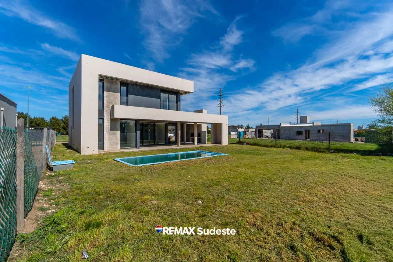 Casa de 5 ambientes en venta en Bahía Blanca, Las Nutrias 900, foto 2
