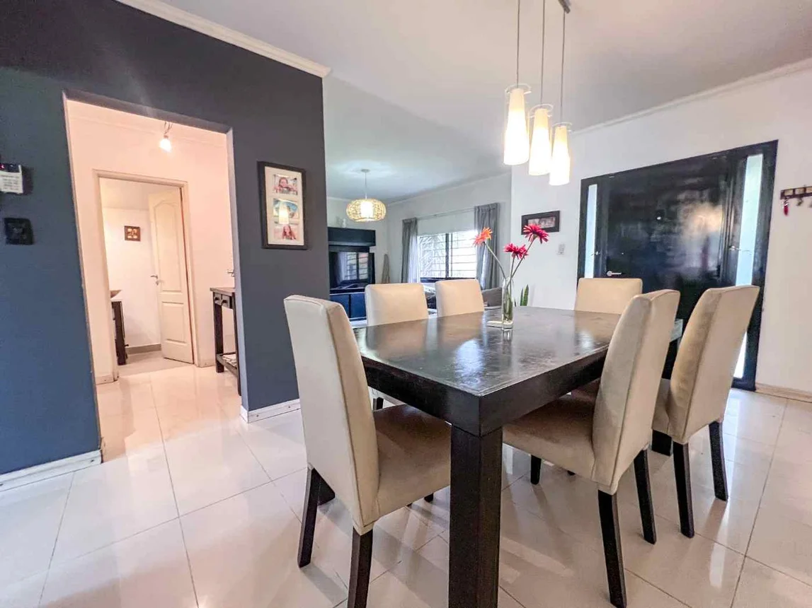 Casa en venta en Burzaco, foto 2