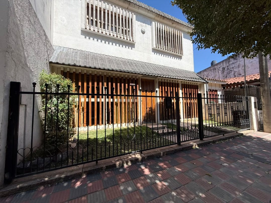 VENDE CASA 3 DORM 3 BAÑOS EMPALME