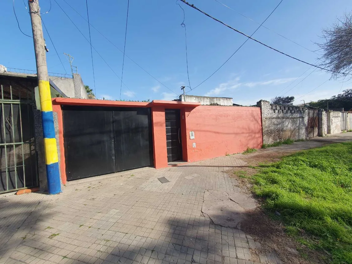 Casa de 3 ambientes en venta en Rosario, French 1800