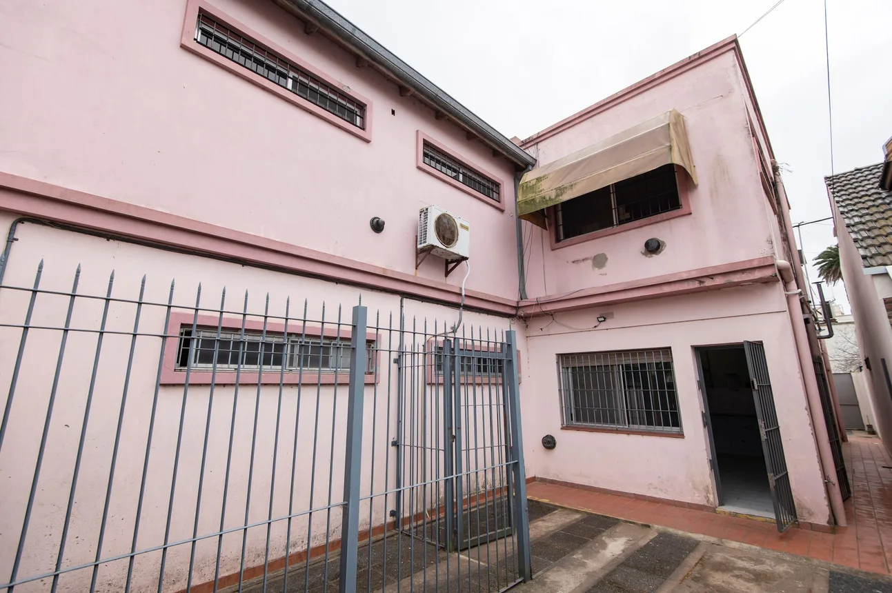 Casa en venta en Quilmes, foto 2