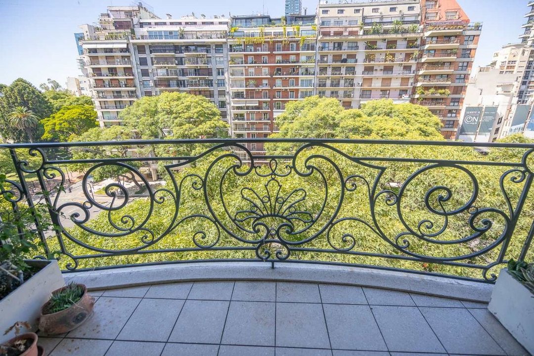 VENTA 6 AMB CON 2/COCH -AV. DEL LIBERTADOR Y SALG.