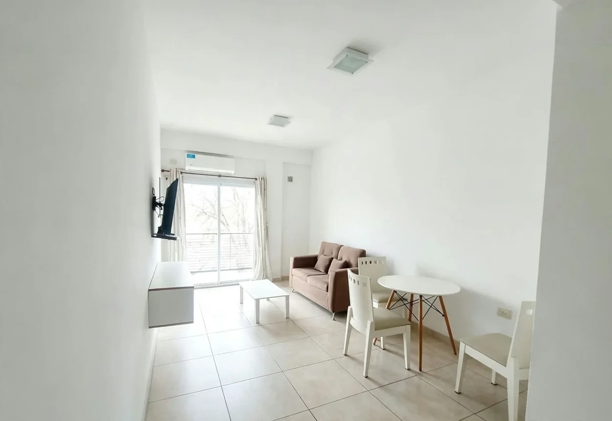 Departamento de 2 ambientes en alquiler en La Plata, 38 E/ 119 y 120 0