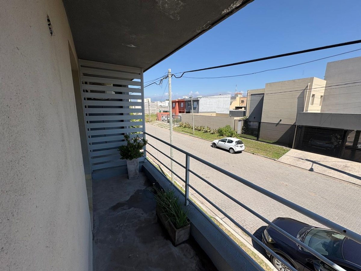 DUPLEX 3 DORMITORIOS VENTA GRAND BOURG - foto 2