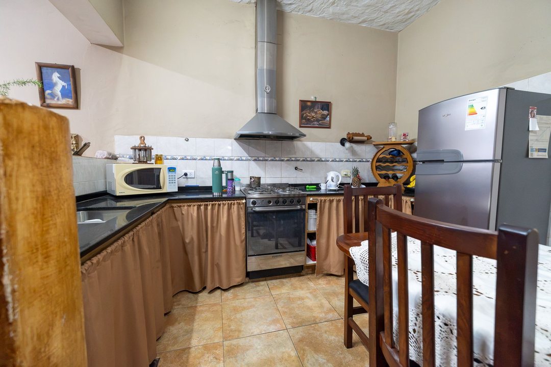 CASA EN VENTA 2 DORMITORIOS + GALPÓN AZCUENAGA