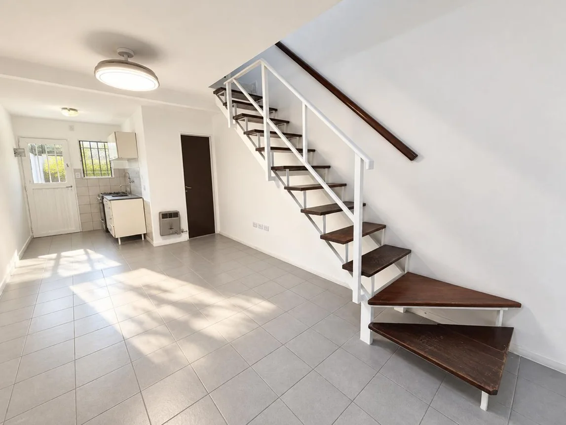 PH de 3 ambientes en venta en Lomas del Mirador, Coronel Dorrego 1100