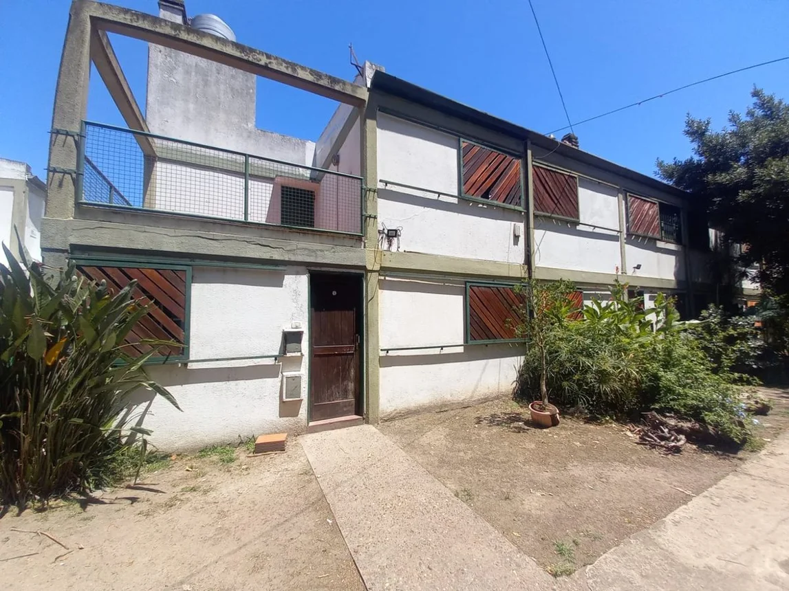 Casa dúplex de 4 ambientes en venta en Tolosa, 14 E/ 528 Bis y 529 0