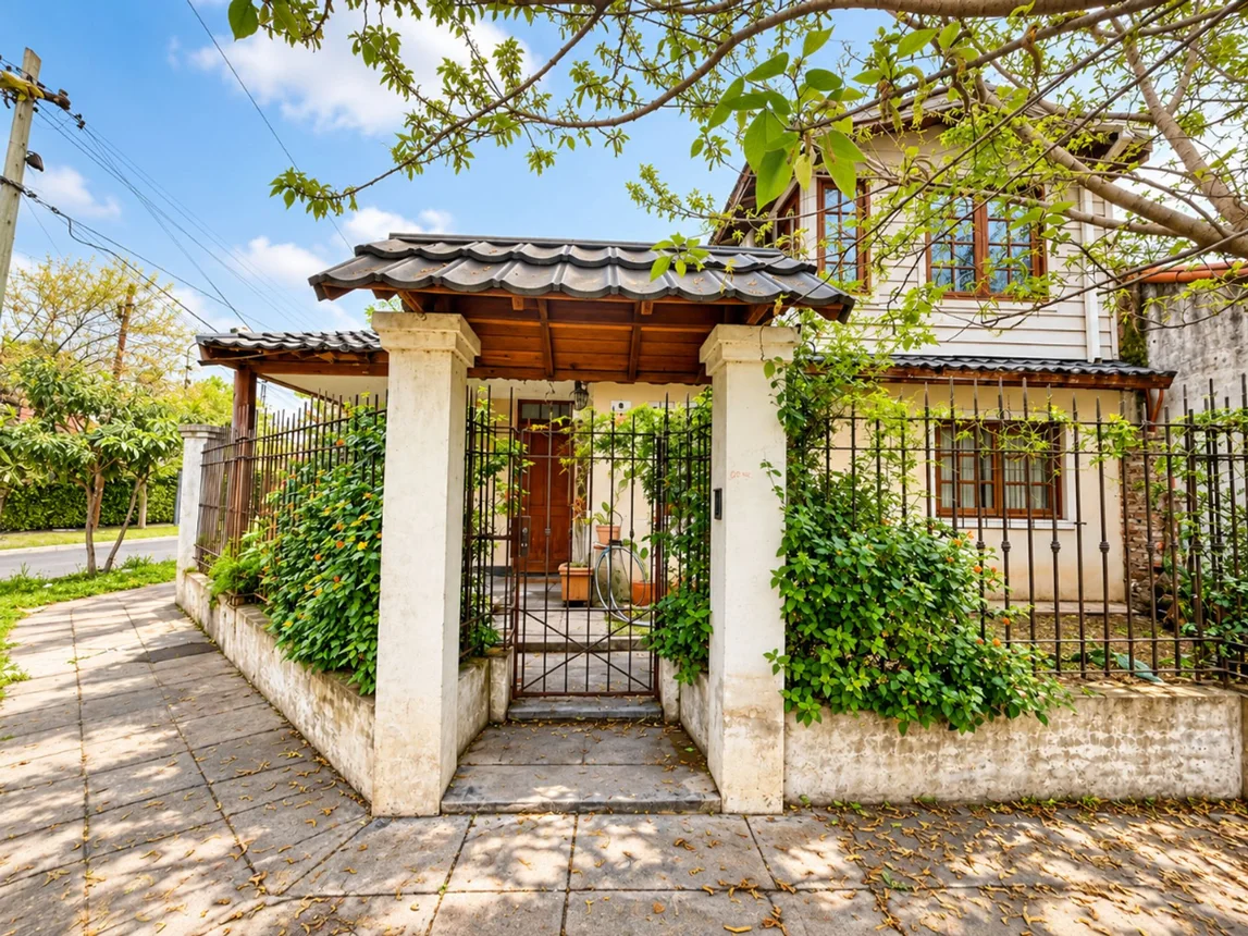 Casa de 5 ambientes en venta en Hurlingham, Castro Barros 1300, foto 2