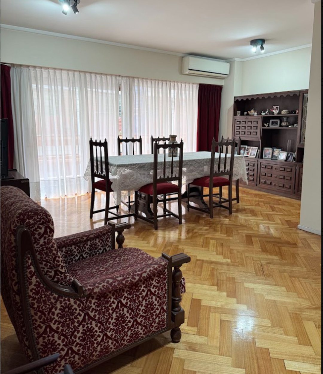 4 AMBIENTES CON DEPENDENCIAS, BALCÓN Y BAULERA