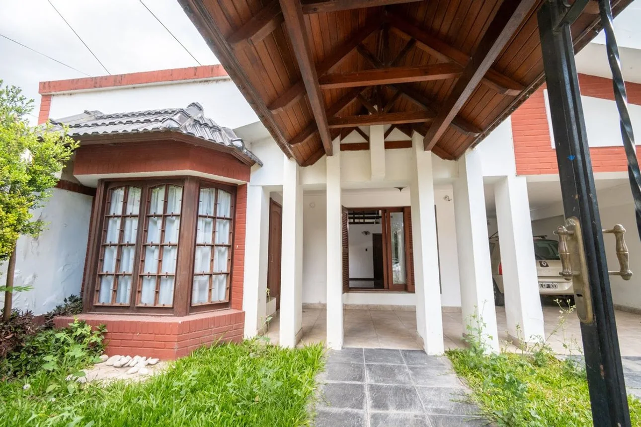 Venta casa 4 dormitorios b°guadalupe, foto 1