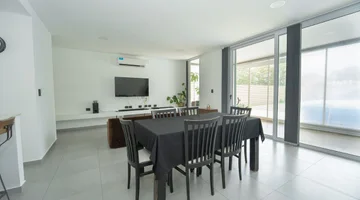 CASA EN VENTA LA PLATA 3 DORMITORIOS AMPLIO PARQUE
