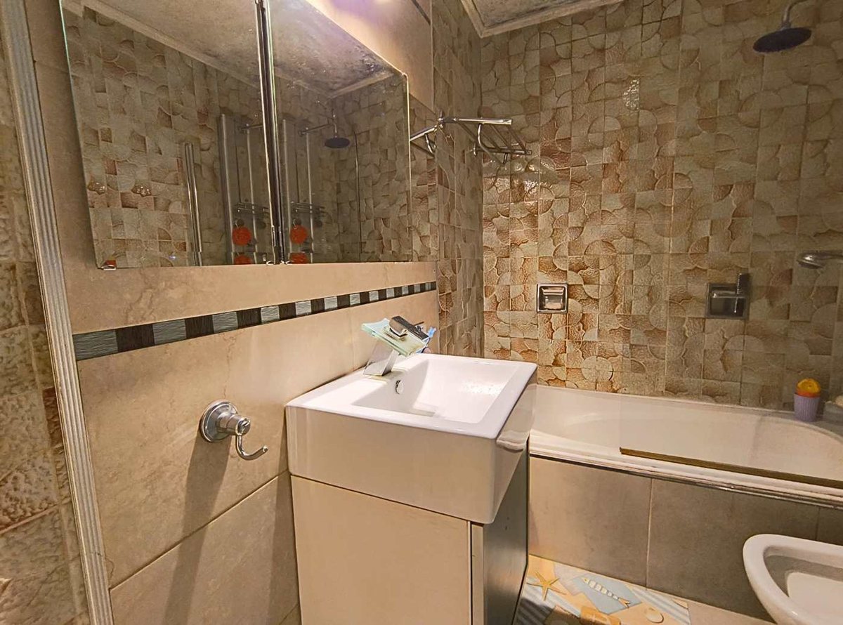 Foto 30 — CASA EN VENTA EN BERNAL  PARQUE QUINCHO Y PISCINA