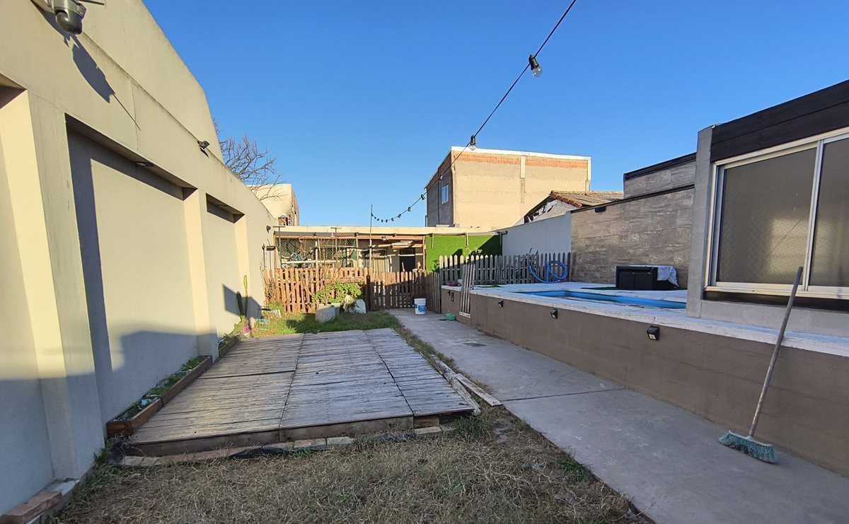 Foto 10 — CASA EN VENTA EN BERNAL  PARQUE QUINCHO Y PISCINA