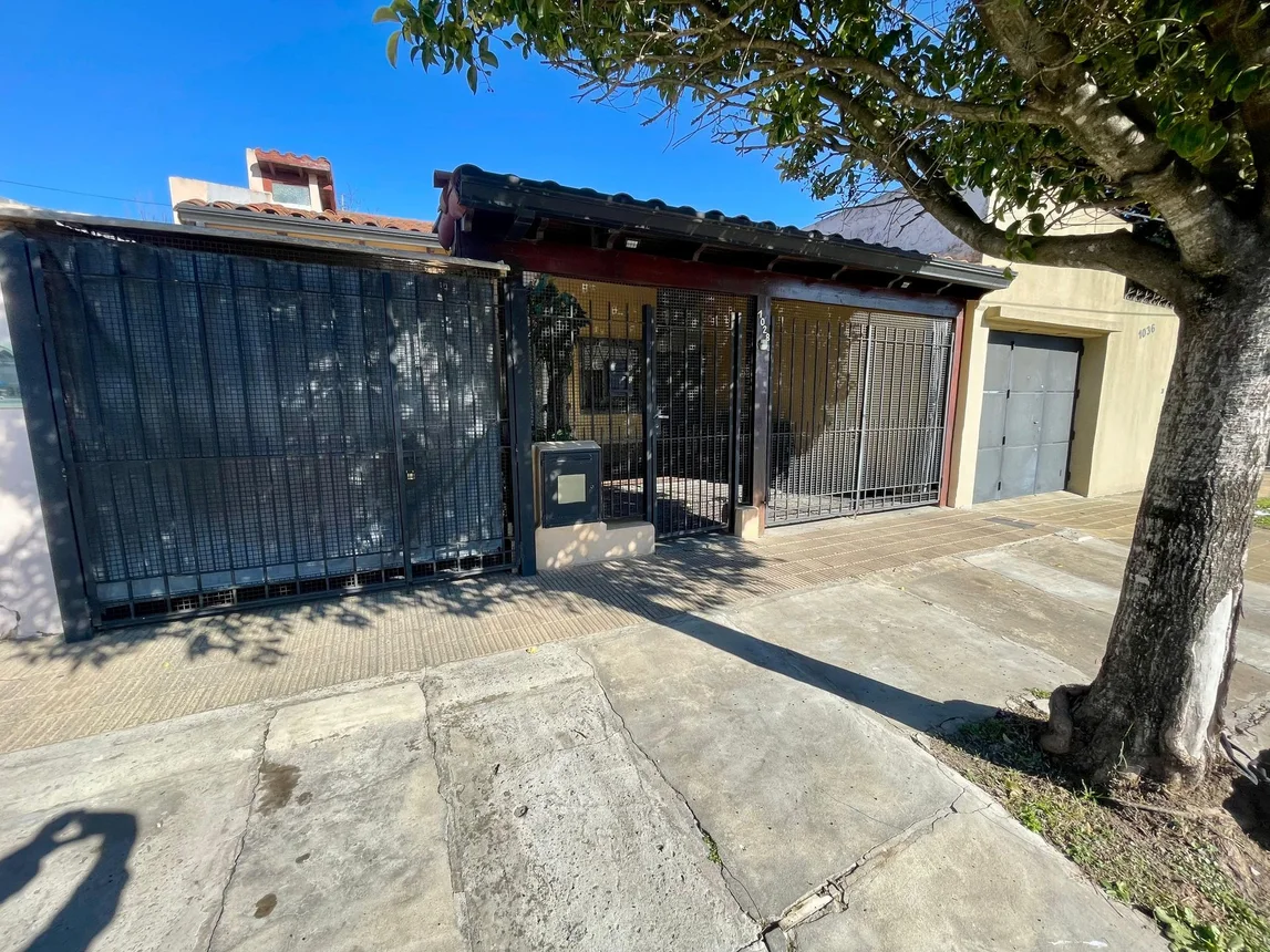 Casa de 4 ambientes en venta en Tolosa, 1 Entre 521 y 522 1000