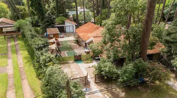 Venta importante casa y lote en Punta del Este.