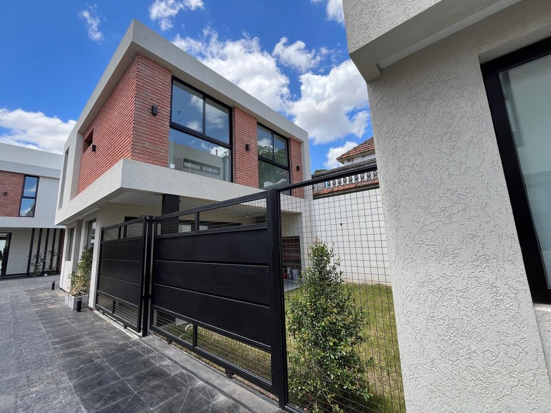 Casa duplex en venta 4 ambientes en Gobernador Luis Monteverde 800, Castelar, Moron, Buenos Aires