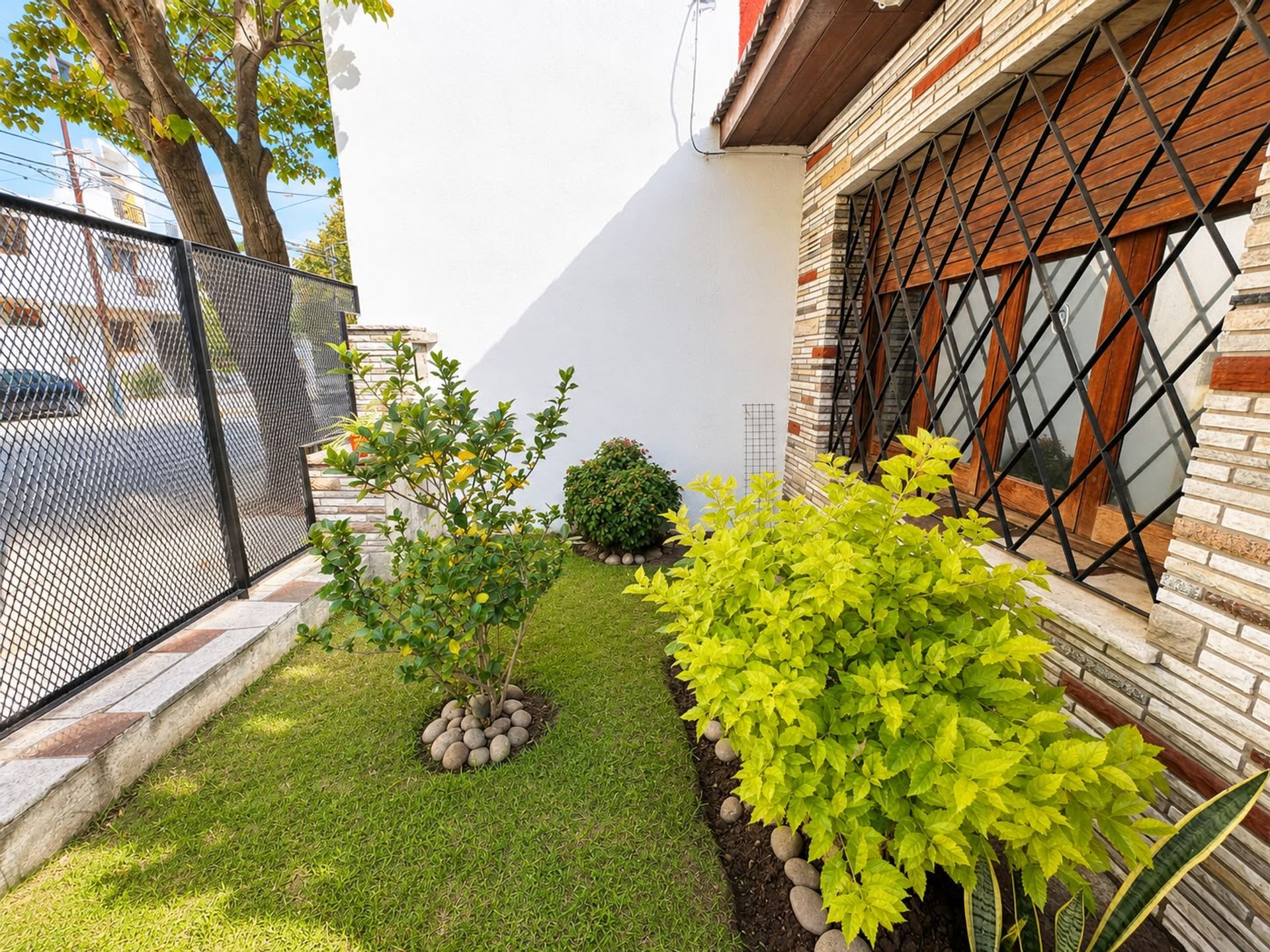 Foto 6 — VENTA CASA 3 AMB JARDÍN Y COCHERA BERNAL CENTRO