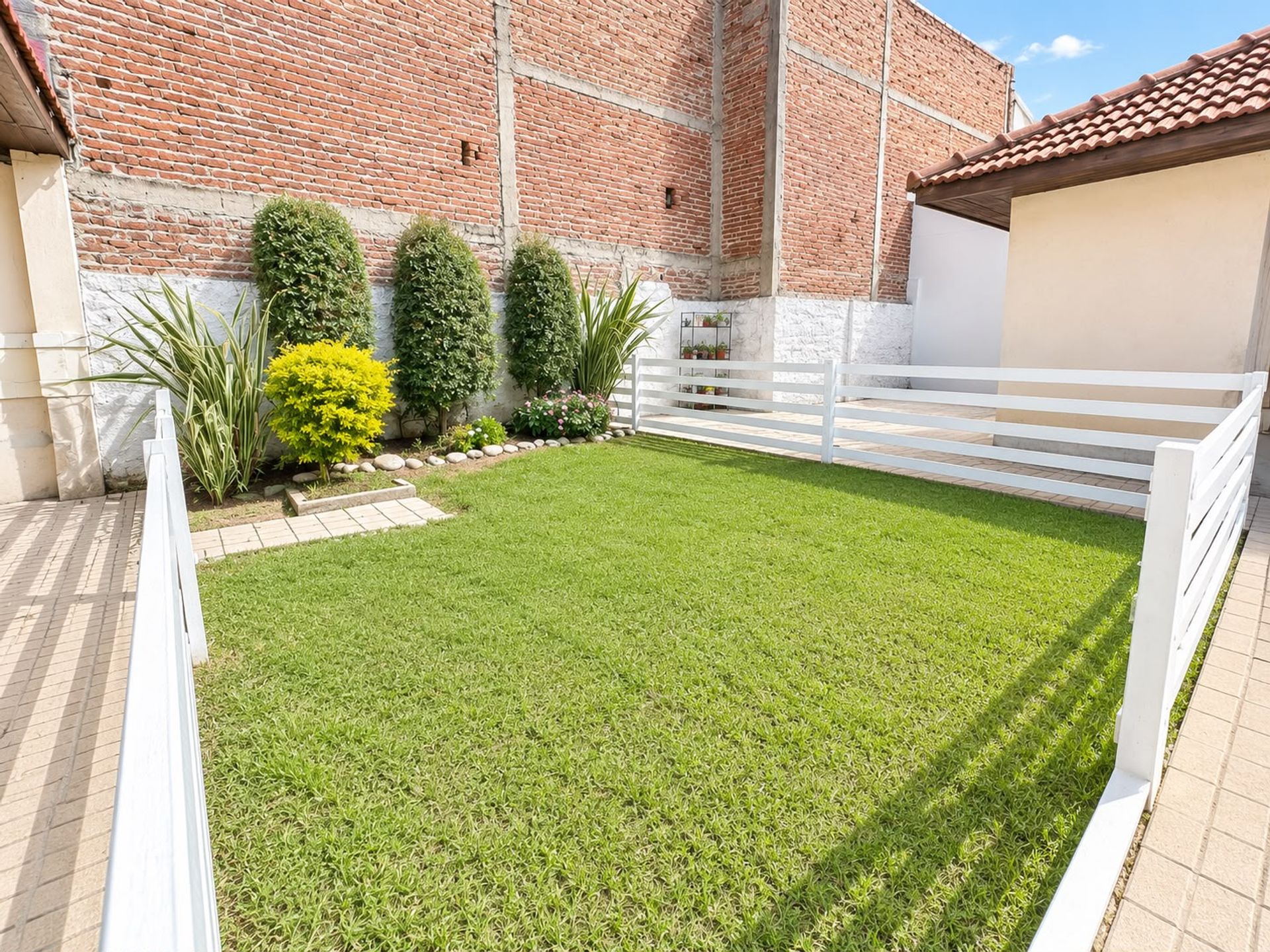Foto 23 — VENTA CASA 3 AMB JARDÍN Y COCHERA BERNAL CENTRO