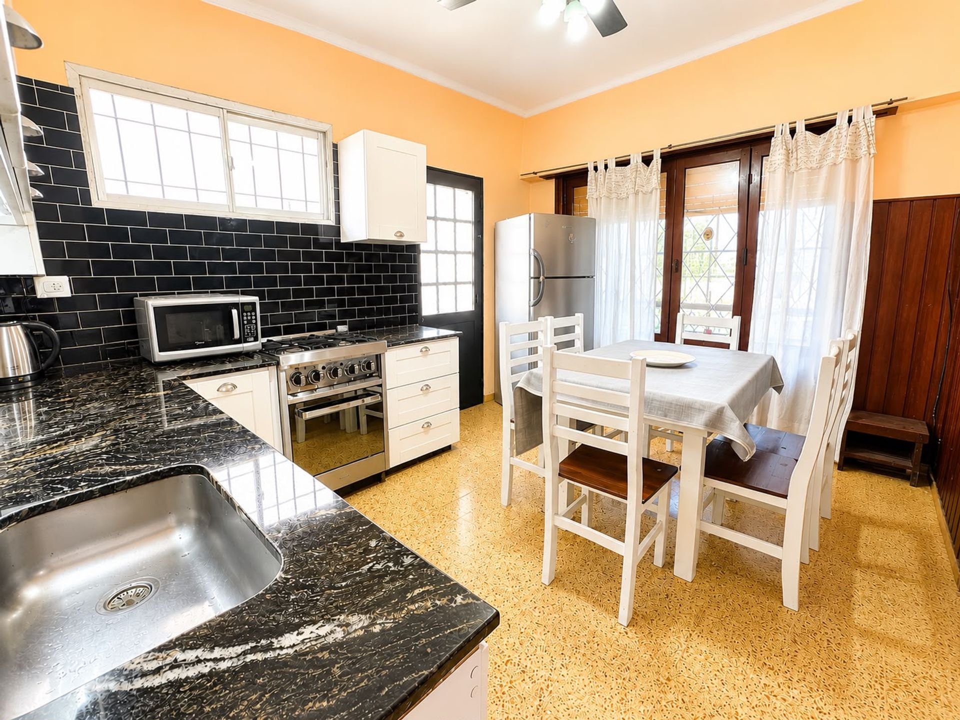 Foto 14 — VENTA CASA 3 AMB JARDÍN Y COCHERA BERNAL CENTRO