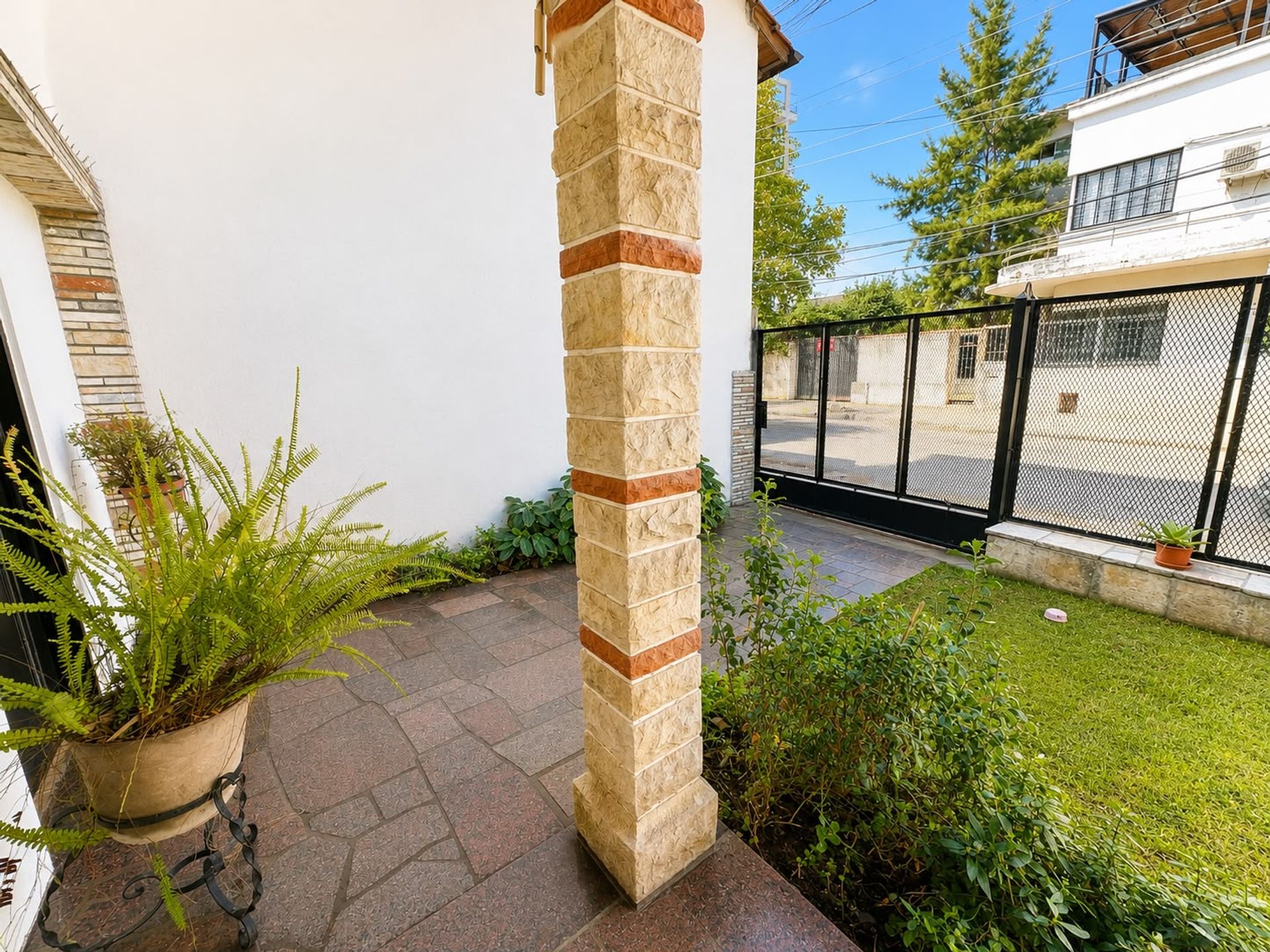 Foto 7 — VENTA CASA 3 AMB JARDÍN Y COCHERA BERNAL CENTRO