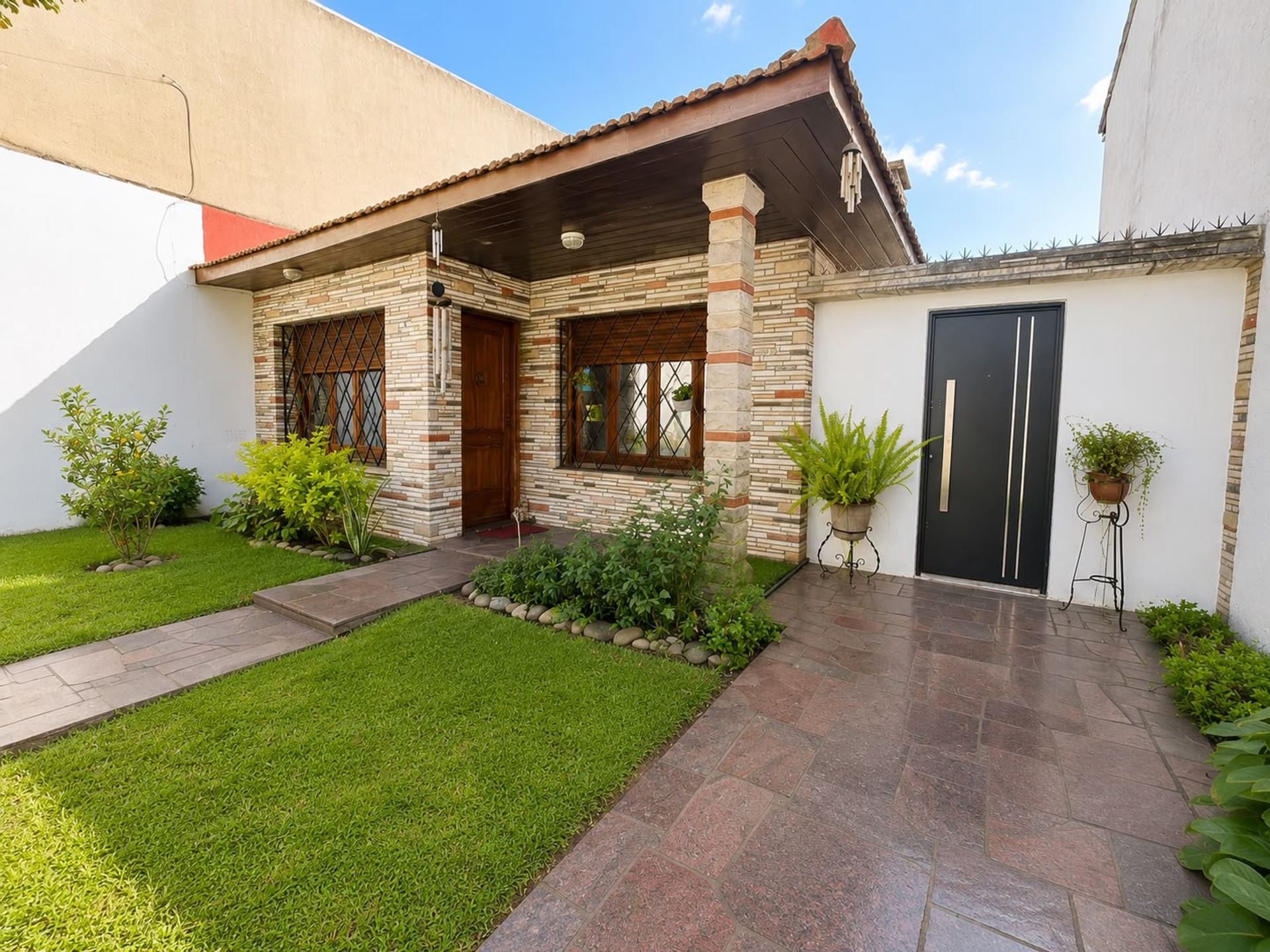 Foto 9 — VENTA CASA 3 AMB JARDÍN Y COCHERA BERNAL CENTRO