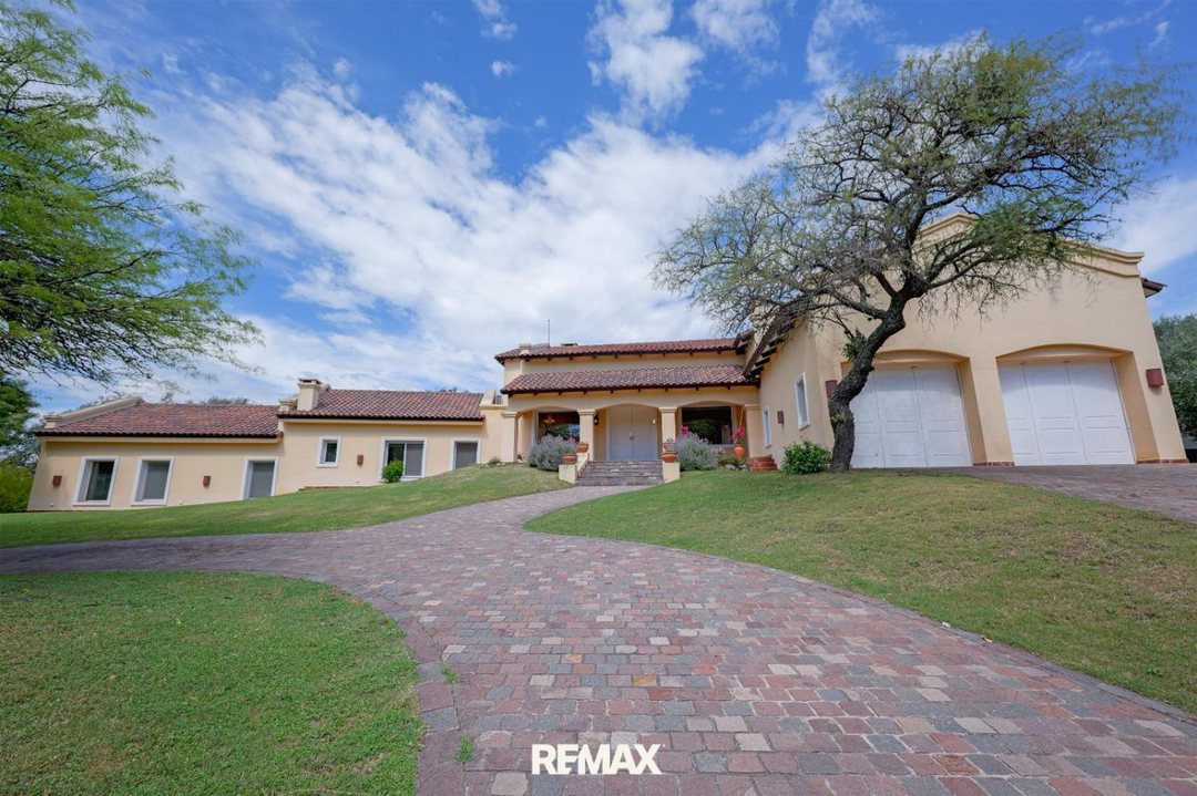 VENTA CASA POTRERILLO DE LARRETA FRENTE GOLF
