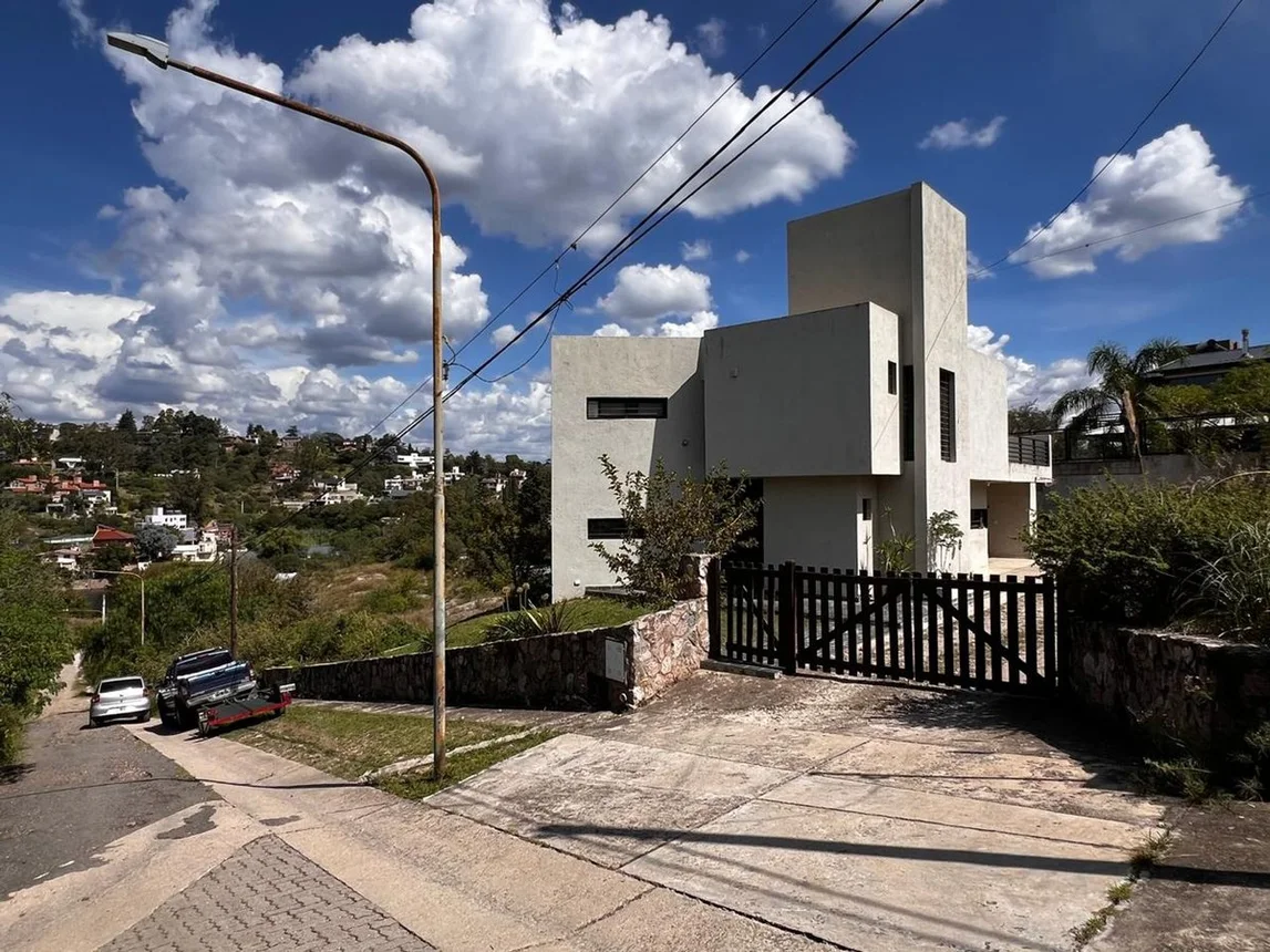Casa dúplex de 5 ambientes en venta en Villa Carlos Paz, George Sand 0, foto 2